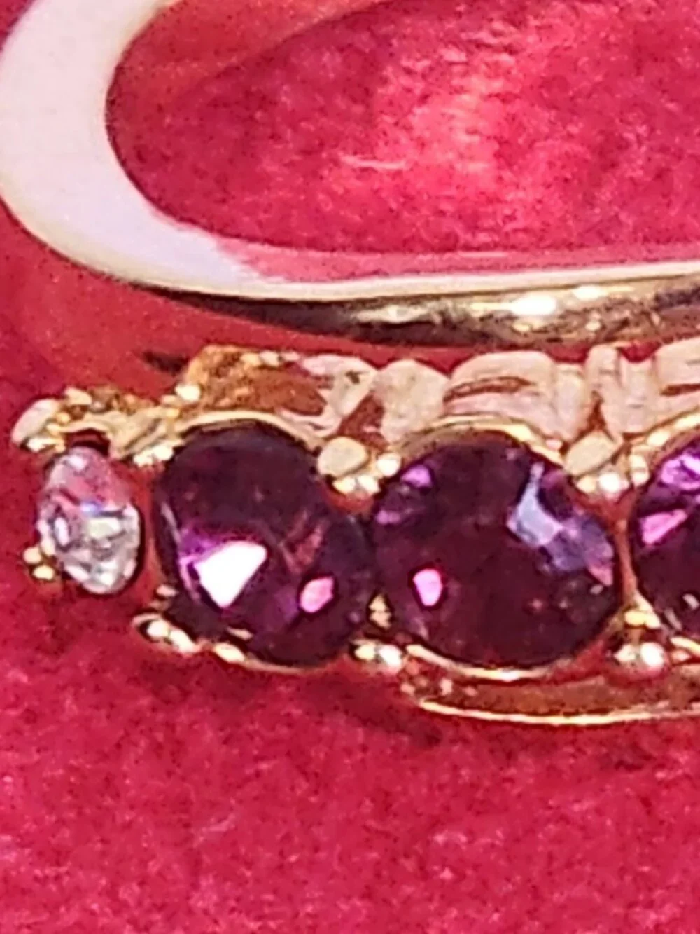 Avon Y2K Gold Tone Vintage Faux Purple Amethyst and Crystal Rhinestone Row Ring